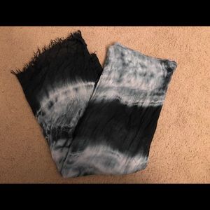 Black and grey scarf